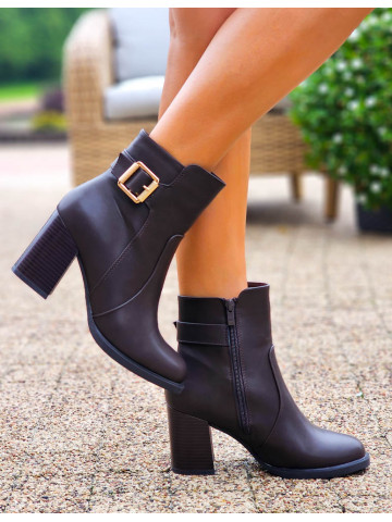 Czekoladowe Botki Na Słupku Ze Skóry Fabelle