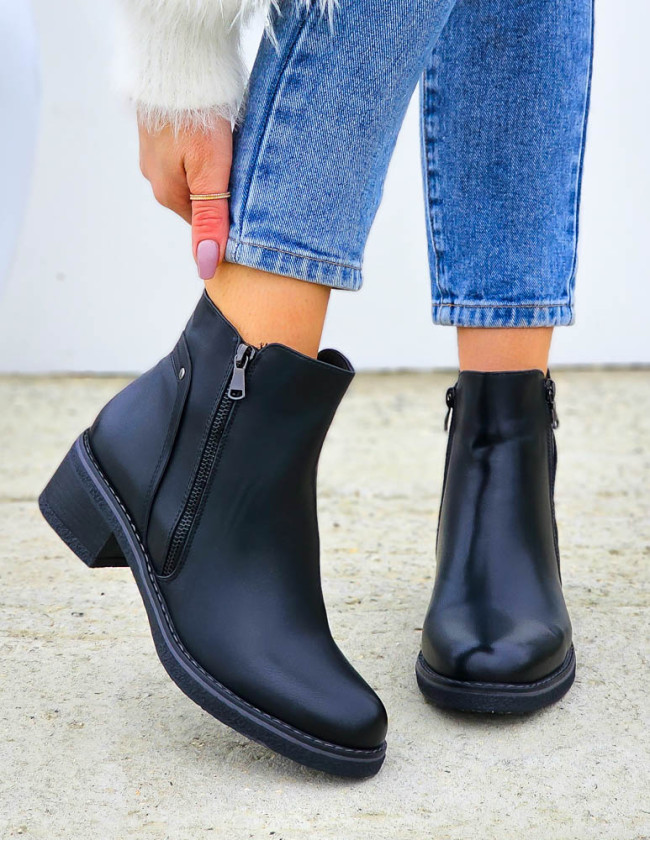 Klasyczne Botki Ze Skóry Na Niskim Obcasie Sell