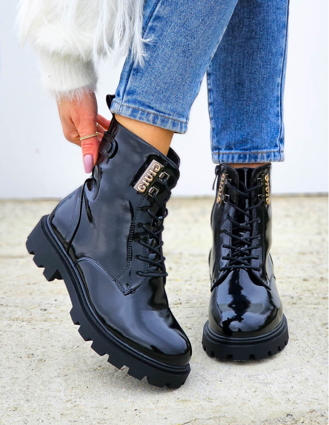 Czarne Lakierowane Botki z Wysoką Cholewką Guciss