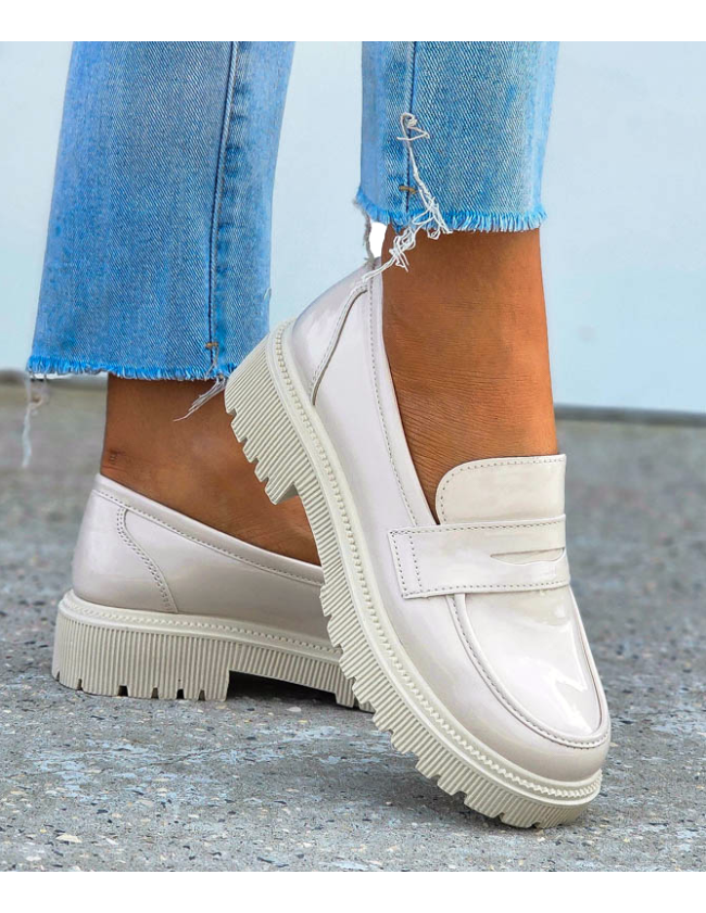 Beżowe Lakierowane Klasyczne Mokasyny Na Grubej Podeszwie