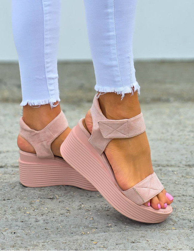 Pudrowe Lekkie Sandały Na Koturnie Bianca