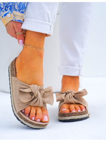 Beżowe Klapki Na Grubej Korkowej Podeszwie Z Kokardą