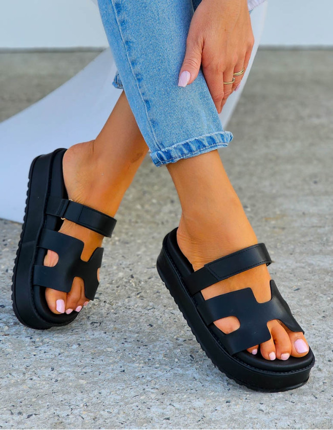 Czarne Klapki Na Platformie Hernes Black