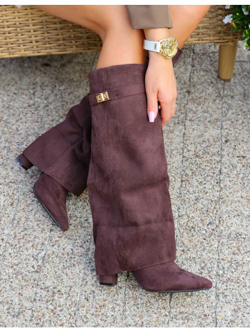 Czekoladowe Kozaki Na Słupku z Wywiniętą Cholewką