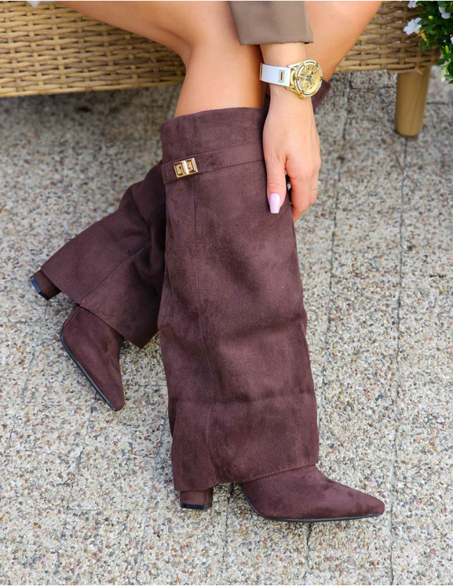 Czekoladowe Kozaki Na Słupku z Wywiniętą Cholewką