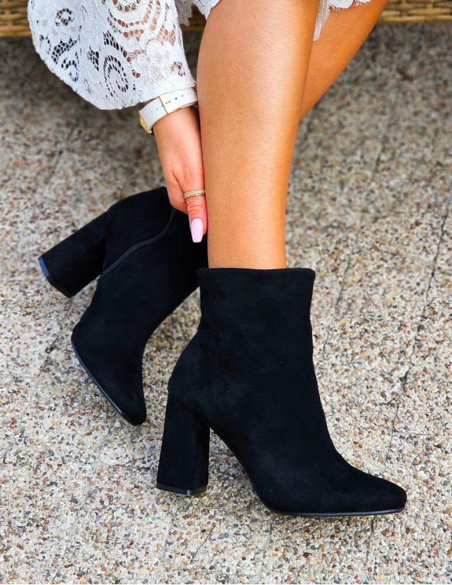 Czarne Klasyczne Zamszowe Botki Na Słupku Miss