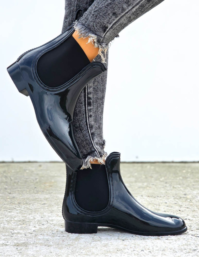 Czarne Lakierowane Kalosze Sztyblety z Wstawką z Gumy