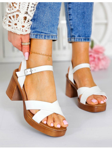 Białe Sandały Na Szerokim Obcasie Słupku Italiano