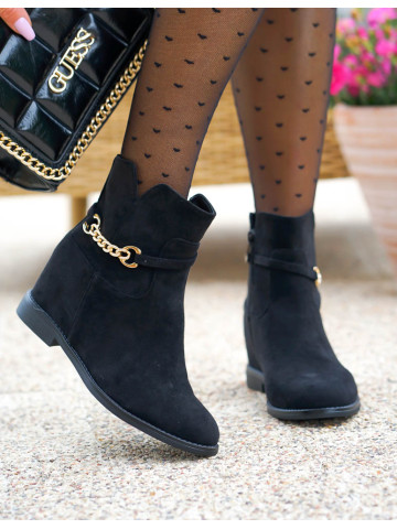 Eleganckie Zamszowe Botki Na Koturnie z Łańcuszkiem Verisso Eleganckie Zamszowe Botki Na Koturnie z Łańcuszkiem Verisso