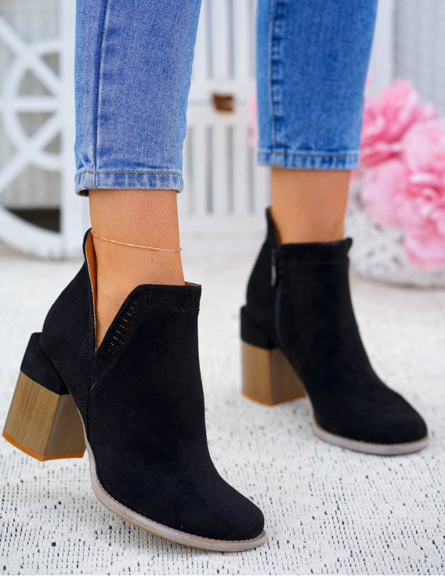 Czarne Klasyczne Zamszowe Botki Na Obcasie Fenny Czarne Klasyczne Zamszowe Botki Na Obcasie Fenny